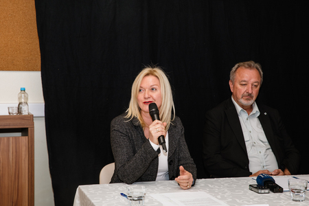 Podpis pogodbe o širitvi ZD Domžale; foto: Eva Žurbi 